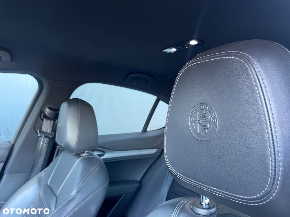 Alfa Romeo Stelvio - 30