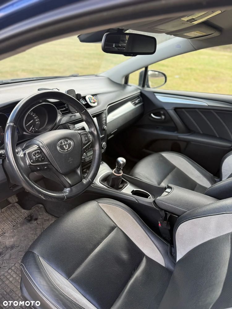 Toyota Avensis 2.0 D-4D Premium - 4