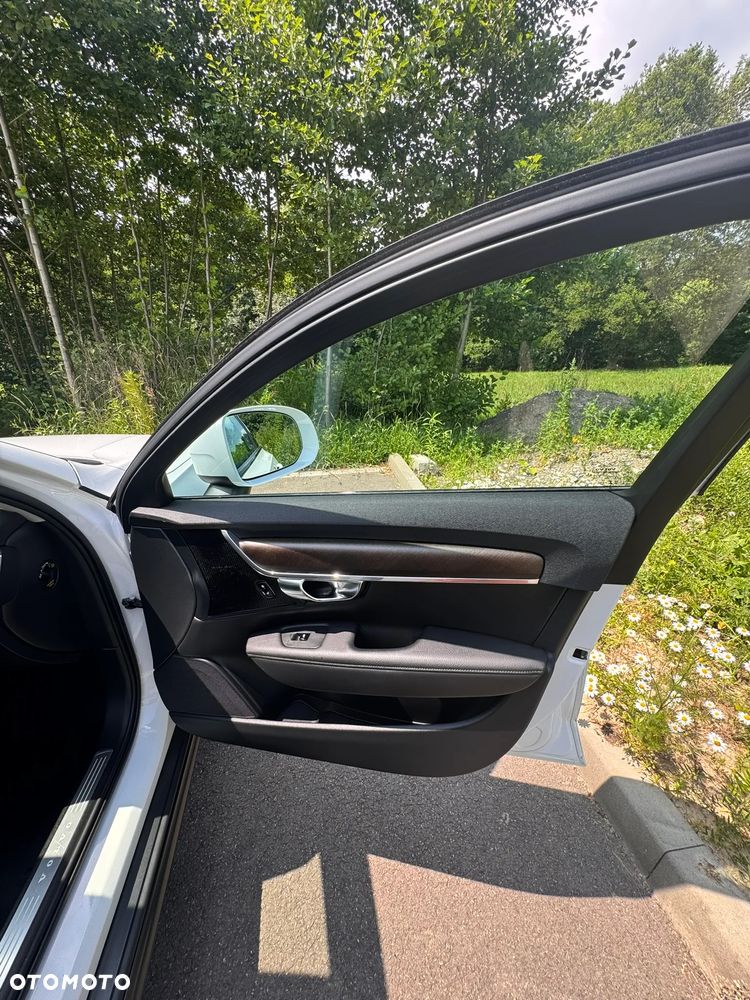Volvo V90 D4 SCR Momentum Pro - 25