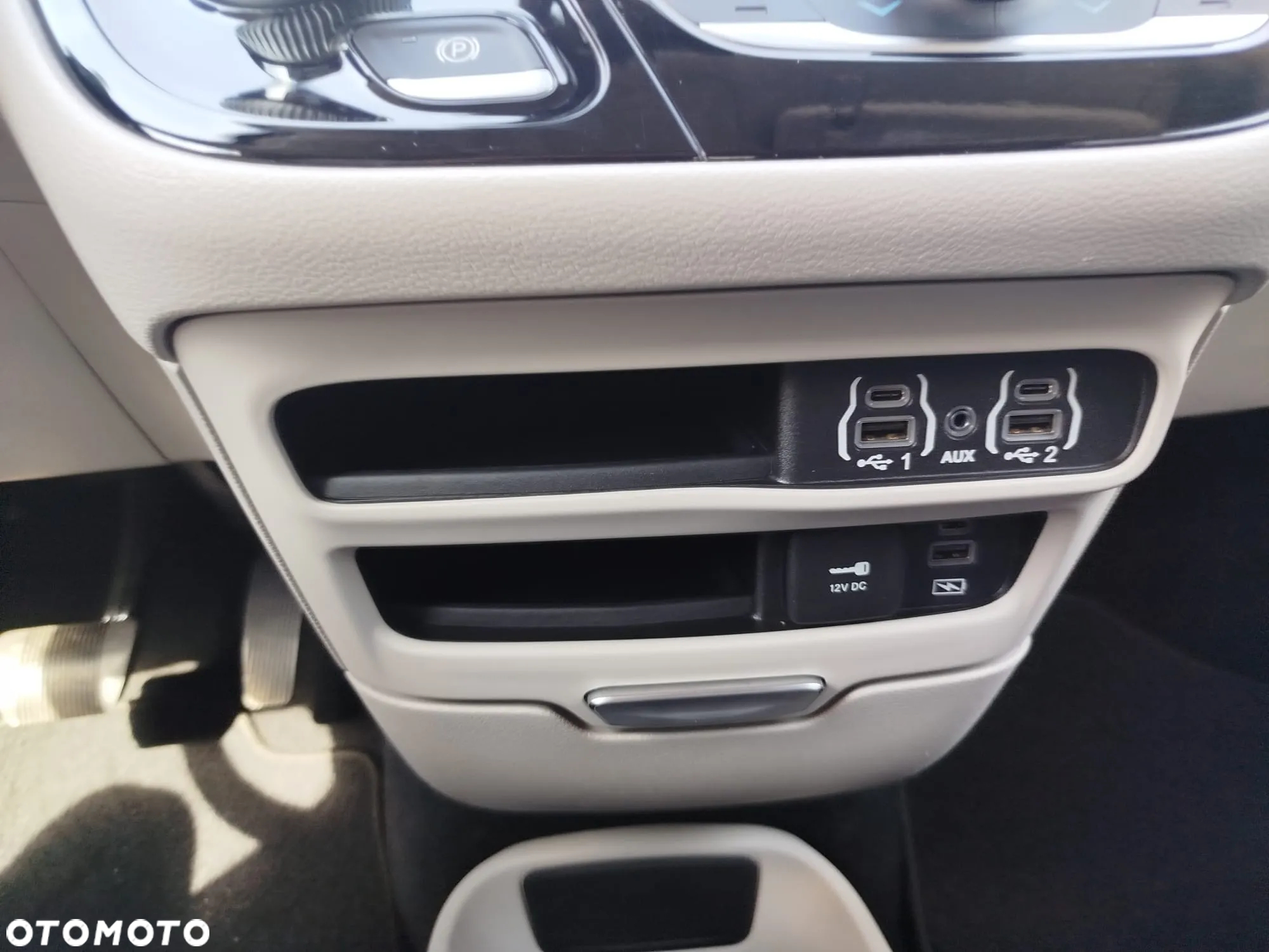 Chrysler Pacifica - 11