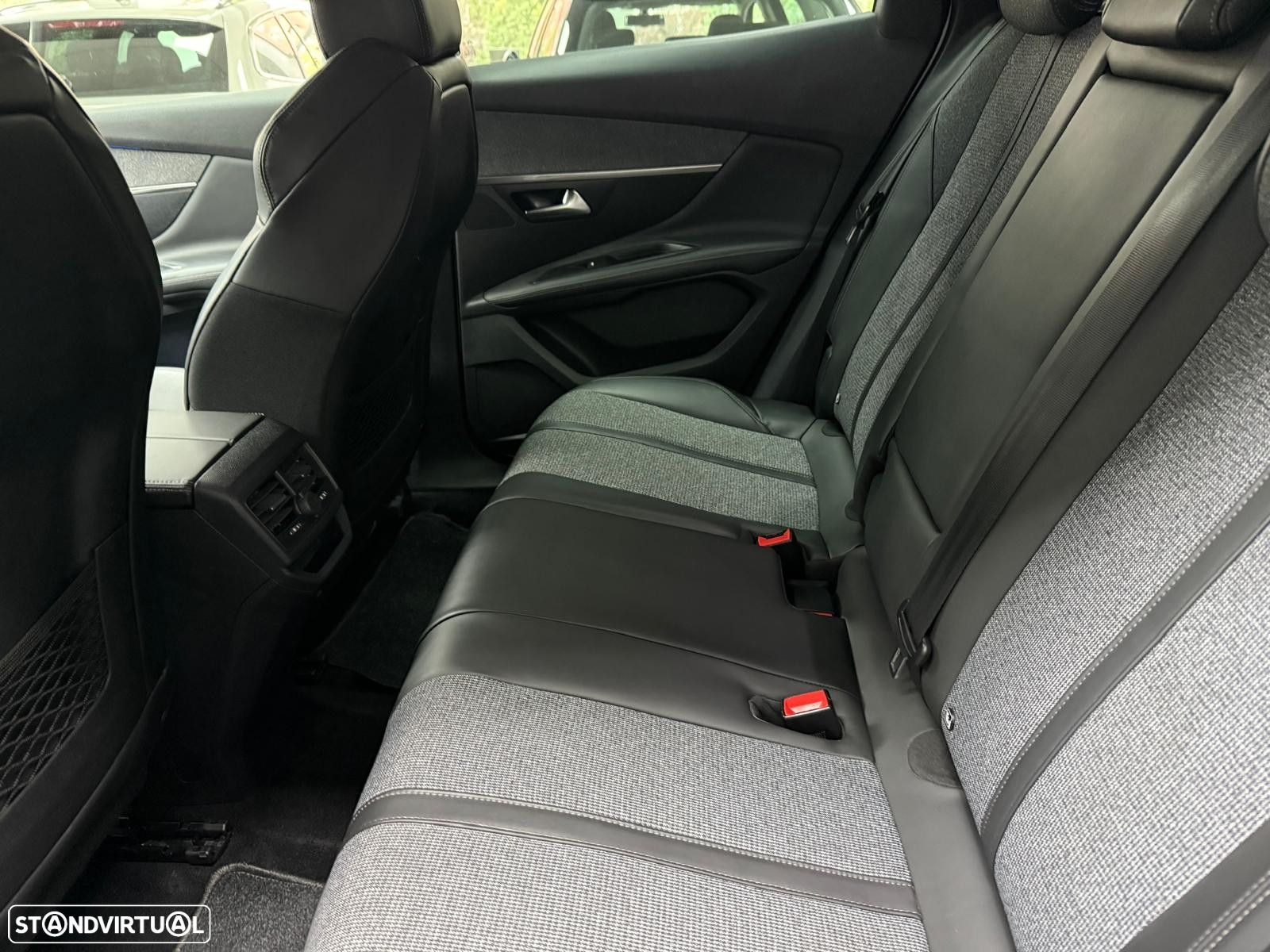 Peugeot 3008 1.5 BlueHDi Allure - 41