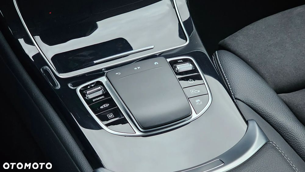 Mercedes-Benz GLC 300 e 4-Matic - 32