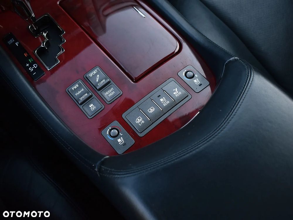 Lexus LS 600h Superior - 30