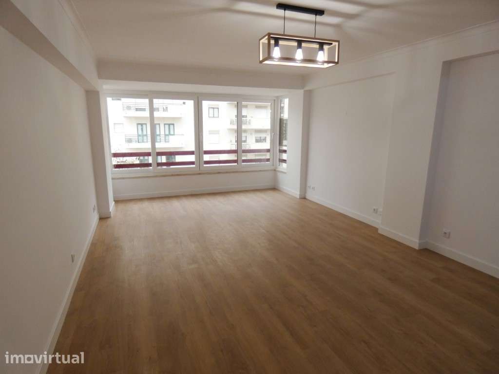 Apartamento T3, Laranjeiras, c/ lugar de estacionamento e garagem - Grande imagem: 3/33
