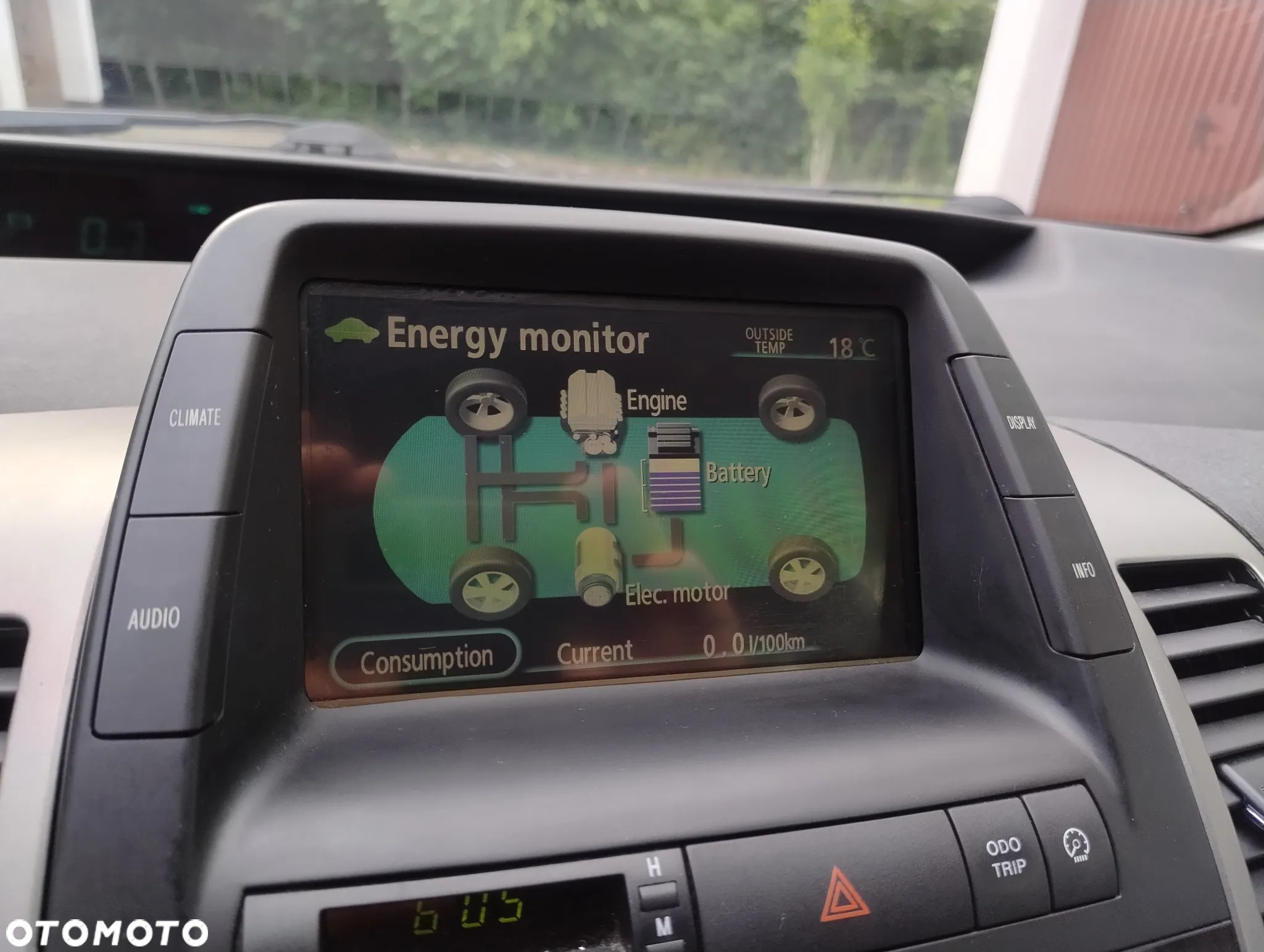 Toyota Prius (Hybrid) Sol - 16