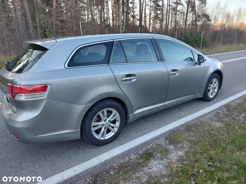 Toyota Avensis 1.8 Sol - 14