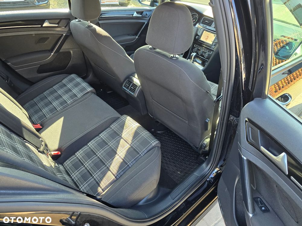 Volkswagen Golf - 10