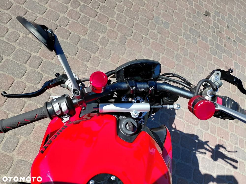 Ducati Streetfighter V2 - 8