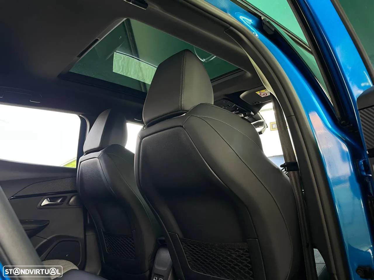 Peugeot e-2008 50 kWh GT - 8