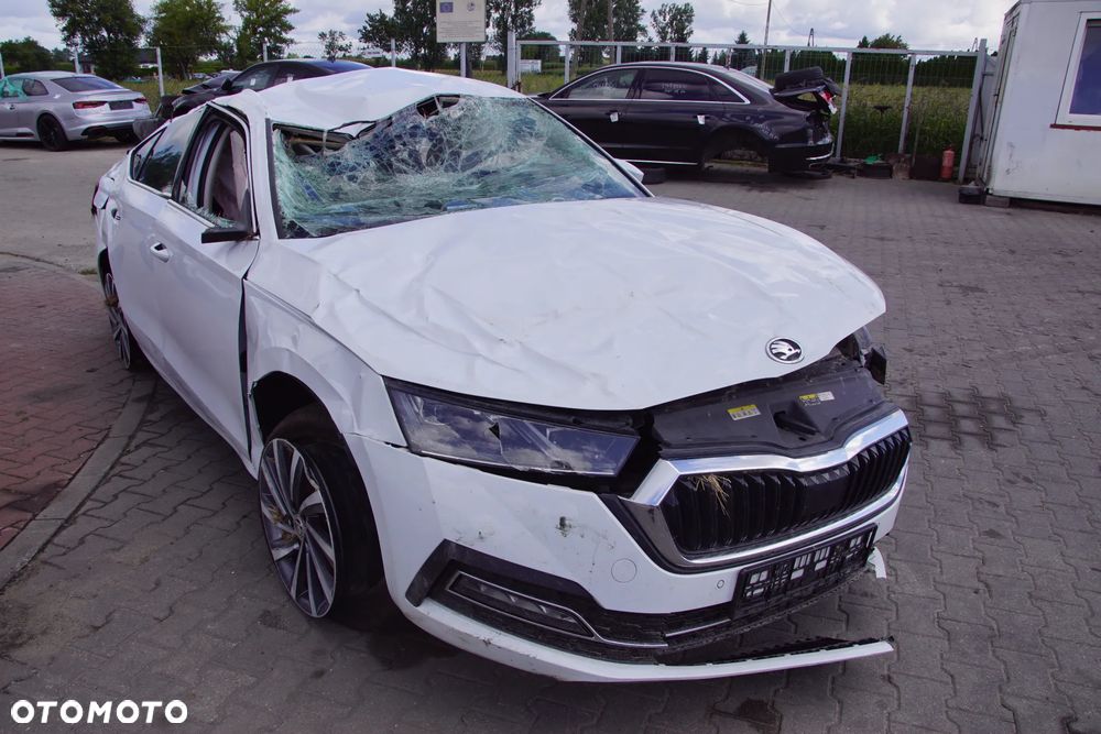 Auto na części - Skoda Octavia IV 2.0 TDI 150 KM DTTC VCW LS9R 2023R Silnik Skrzynia Drzwi Błotnik Lampa Lusterko Klamka Szyba Deska Kokpit Sterownik Moduł Czujnik Licznik Wyświetlacz Panel Kierownica - 10