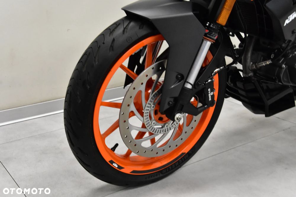 KTM Duke 125 - 32