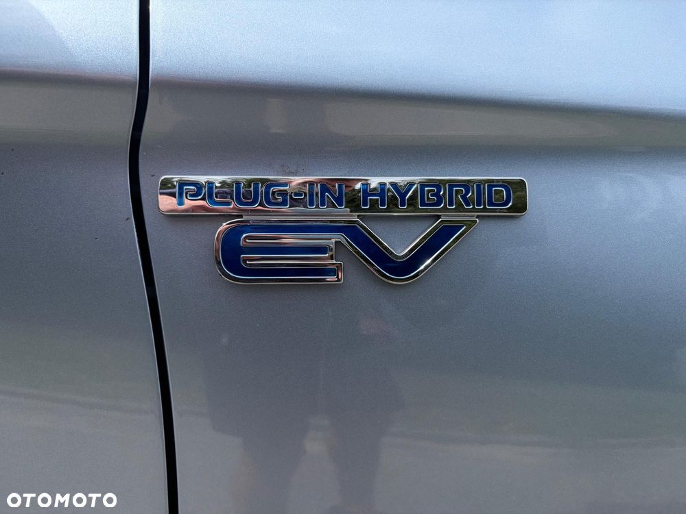 Mitsubishi Outlander - 30