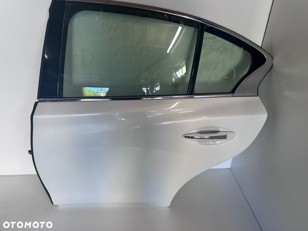 Infiniti Q50 drzwi lewy tył