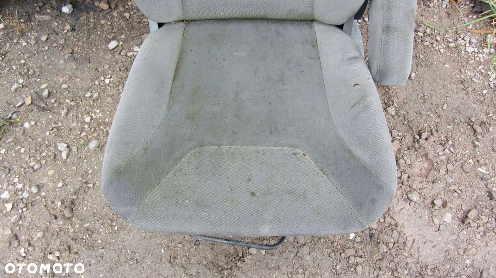 TRAFIC VIVARO II FOTEL PASAŻERA PRAWY 01- - 3