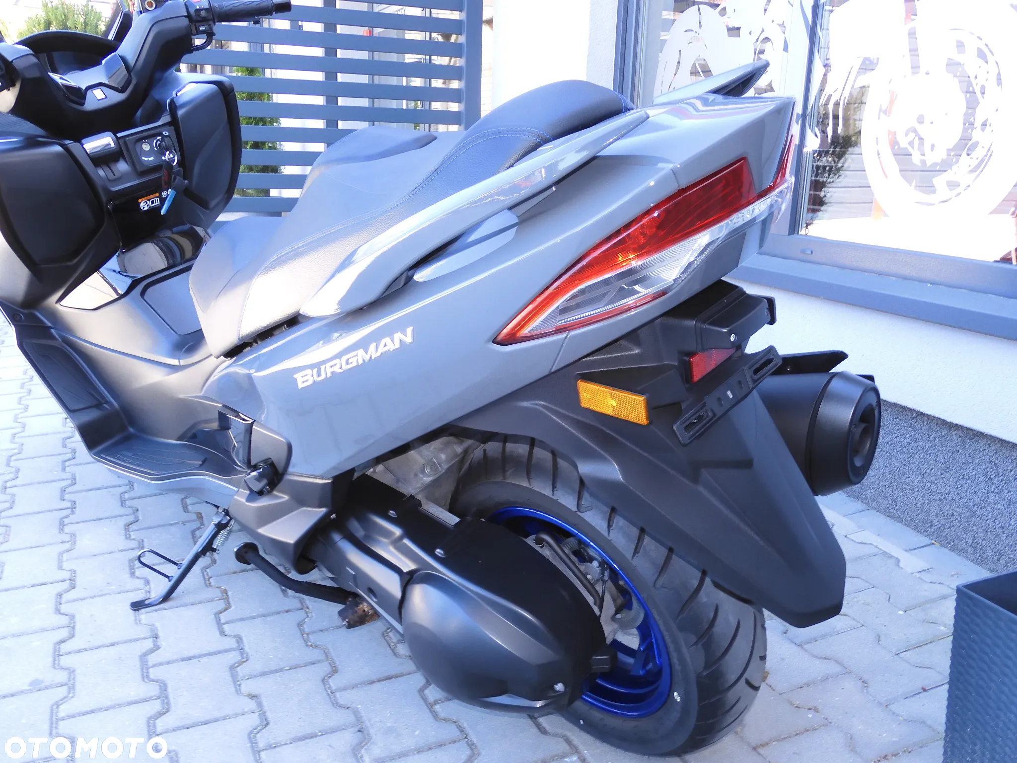 Suzuki Burgman - 23