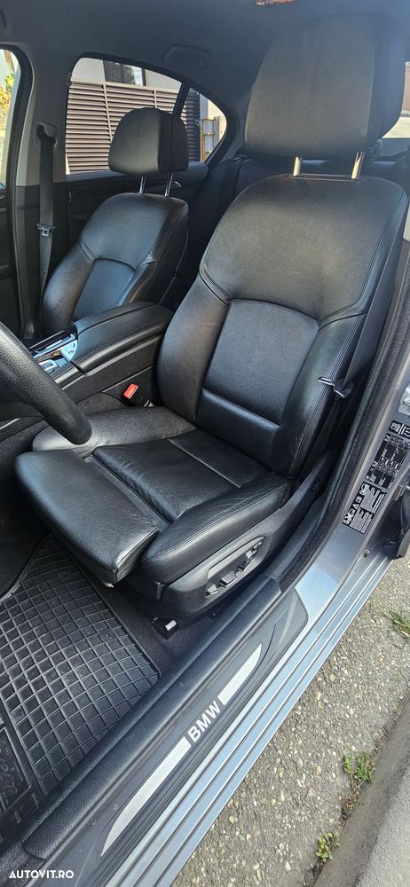 BMW Seria 5 525d xDrive AT - 16