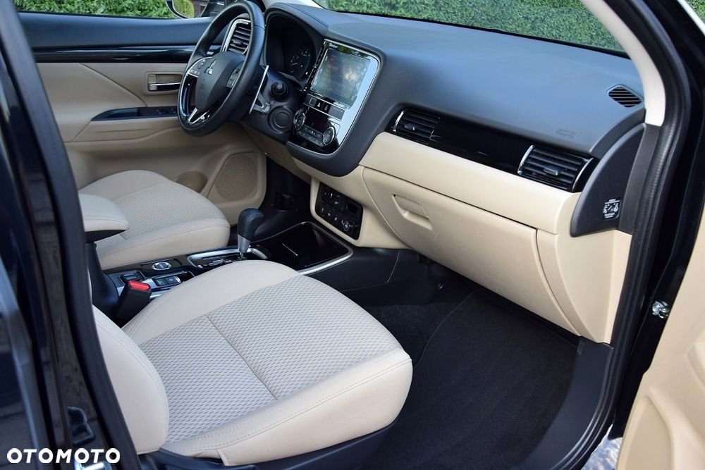 Mitsubishi Outlander - 12