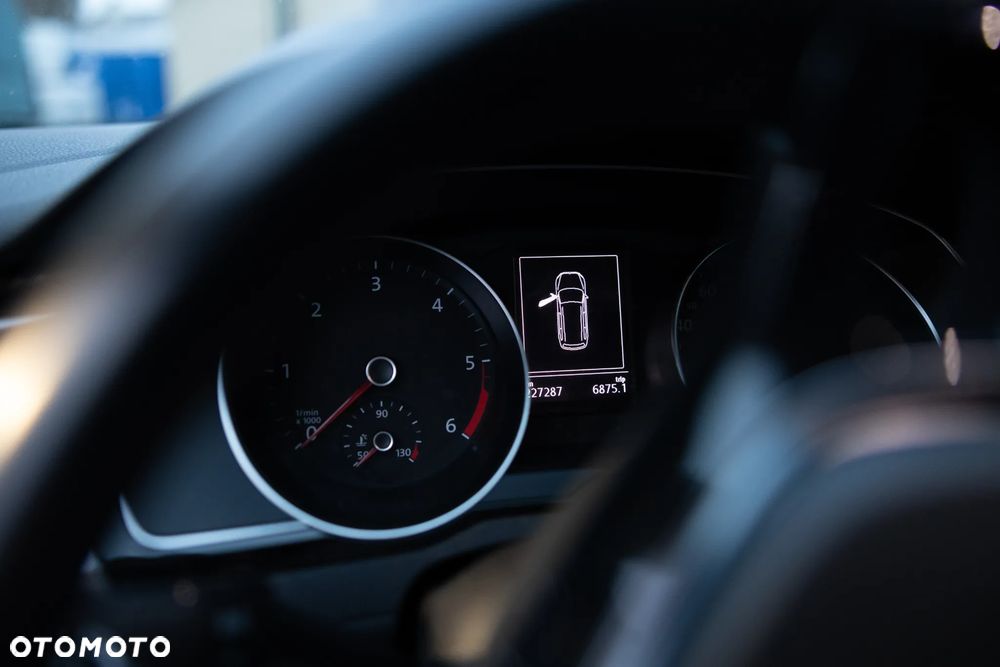 Volkswagen Passat - 16