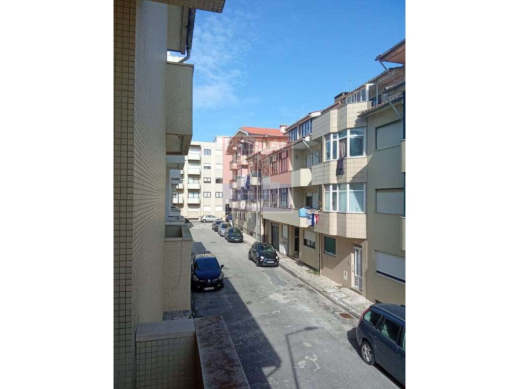 APARTAMENTO T1 NO FURADOURO - Grande imagem: 2/17