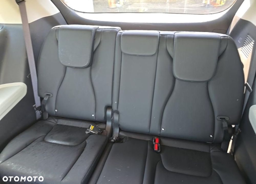 Kia Carnival - 13