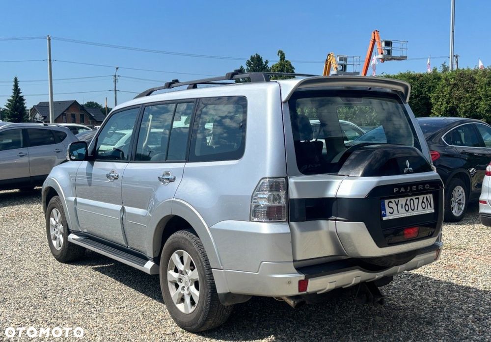 Mitsubishi Pajero - 3