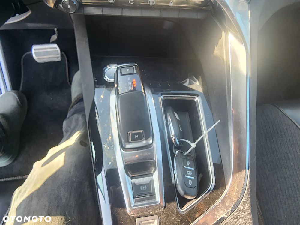 Peugeot 3008 THP 165 EAT6 Stop & Start Allure - 21