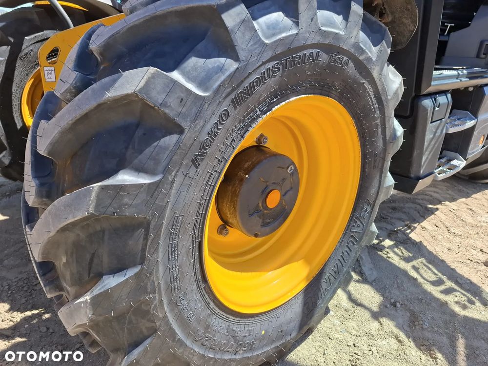 JCB 542-70 Agri - 12