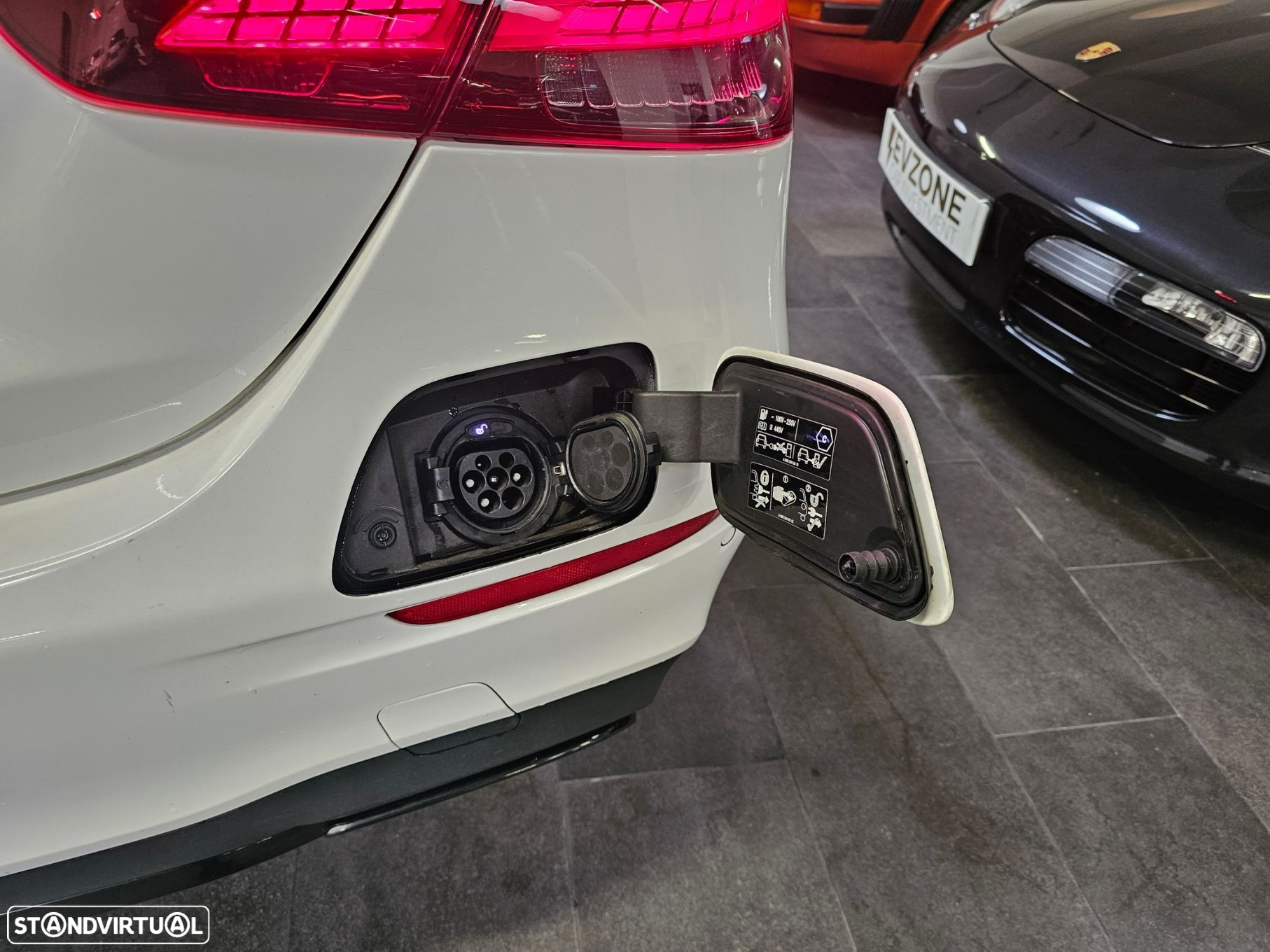 Mercedes-Benz E 300 de T 9G-TRONIC AMG Line - 25