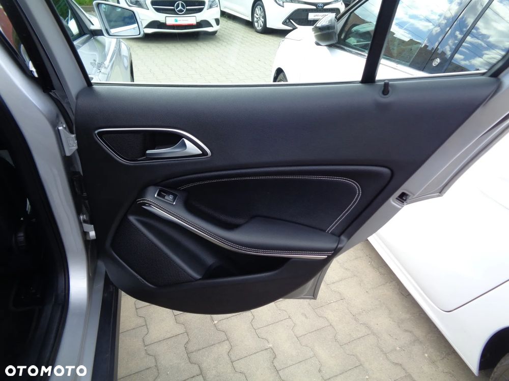 Mercedes-Benz GLA 180 7G-DCT Activity Edition - 21