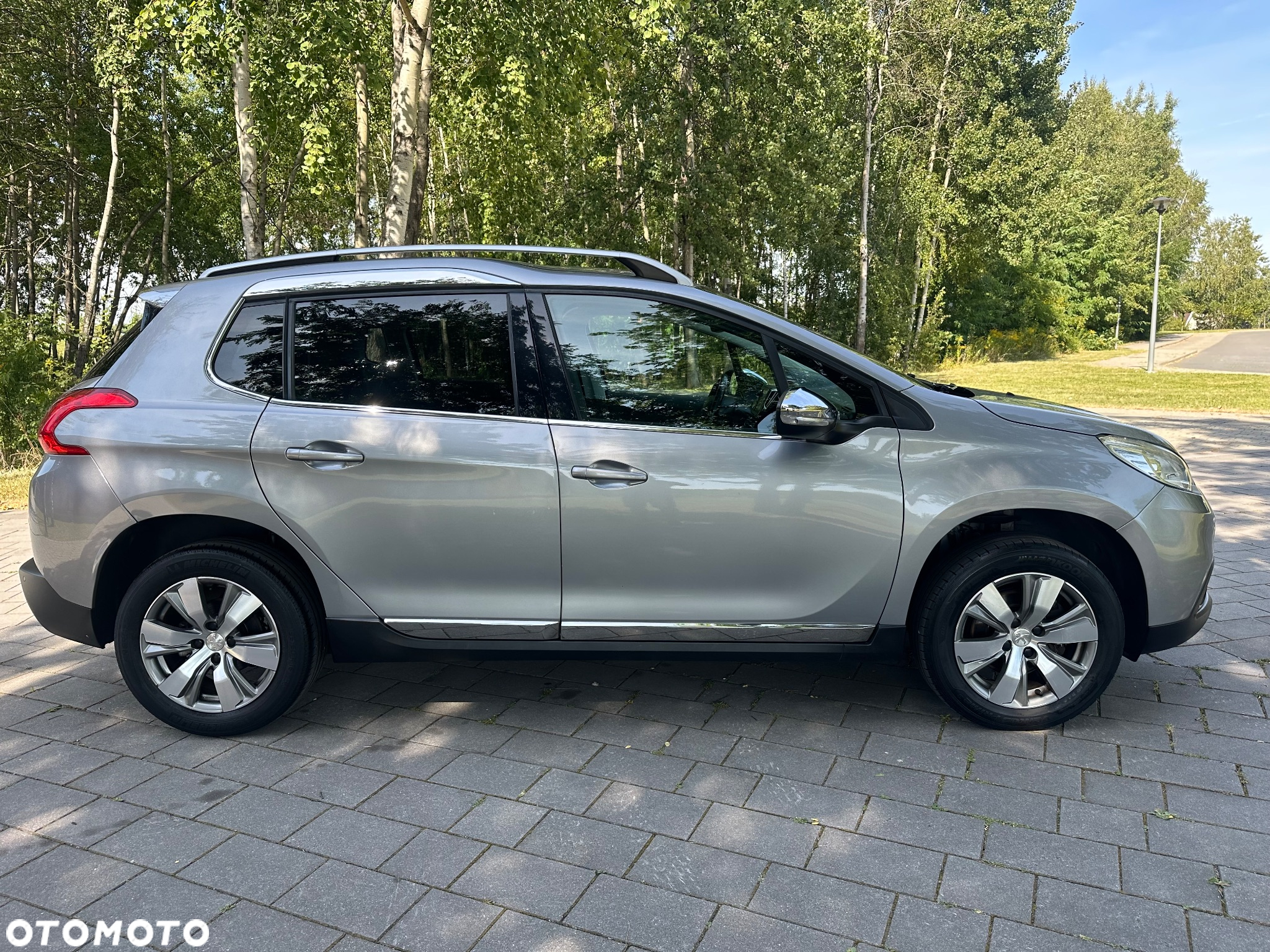 Peugeot 2008 1.2 Pure Tech GPF Signature S&S EAT6 - 4
