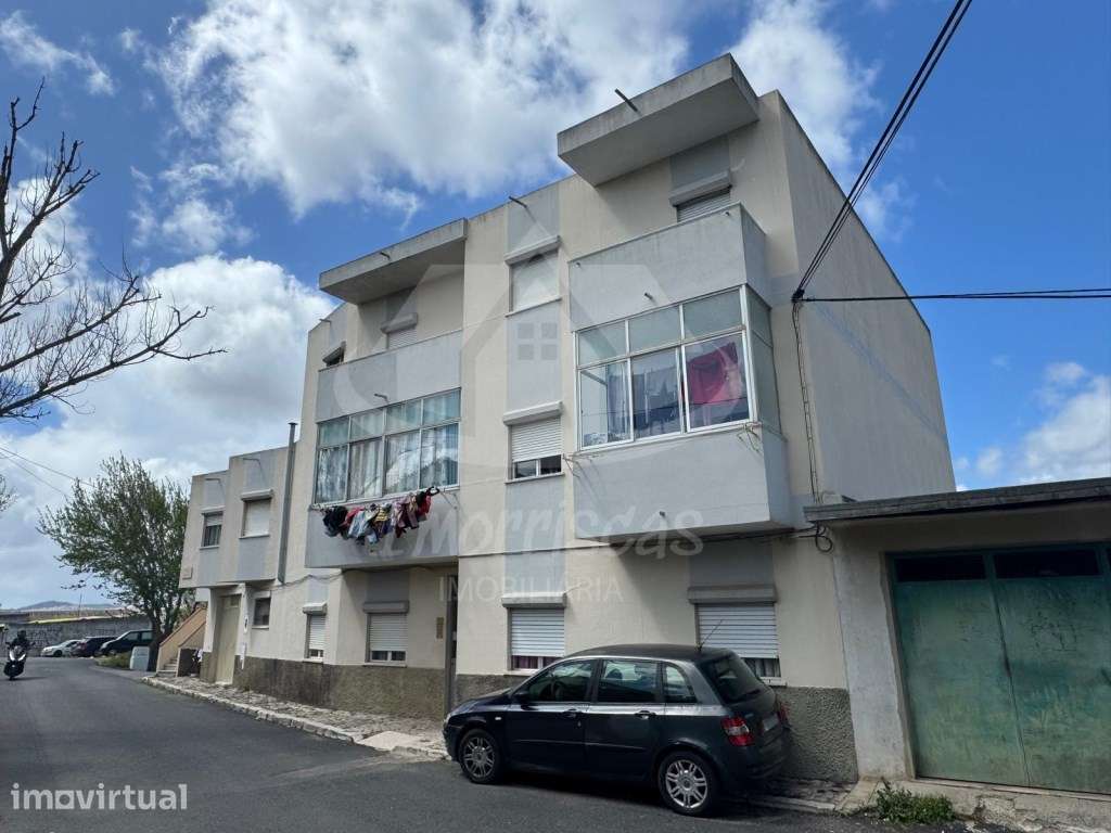 Prédio com 9 frações para investimento no Olival Basto, Póvoa de Sa... - Grande imagem: 2/7