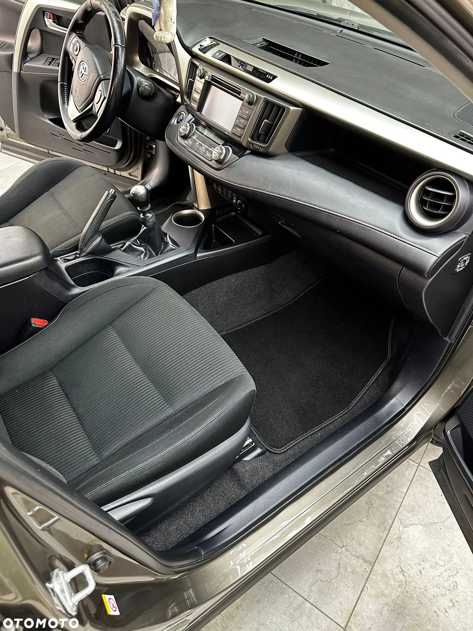 Toyota RAV4 2.0 D-4D Premium - 6