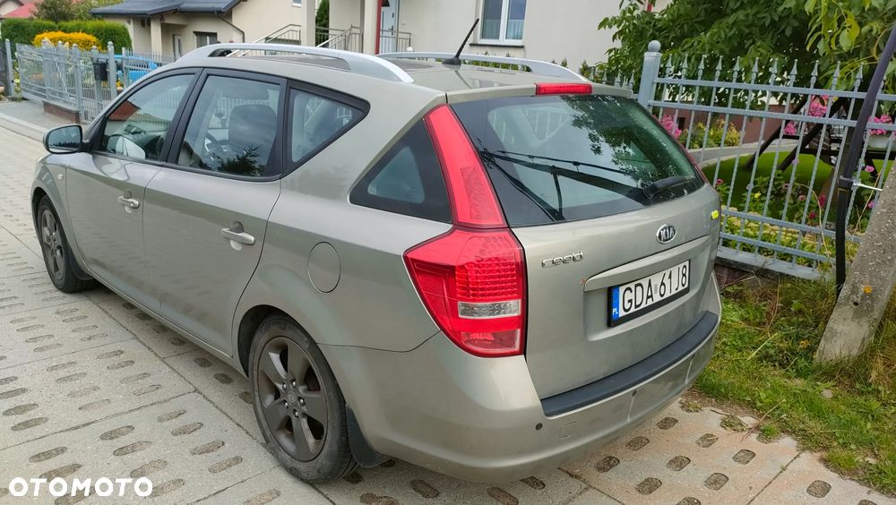 Kia Ceed 2011 photo 3