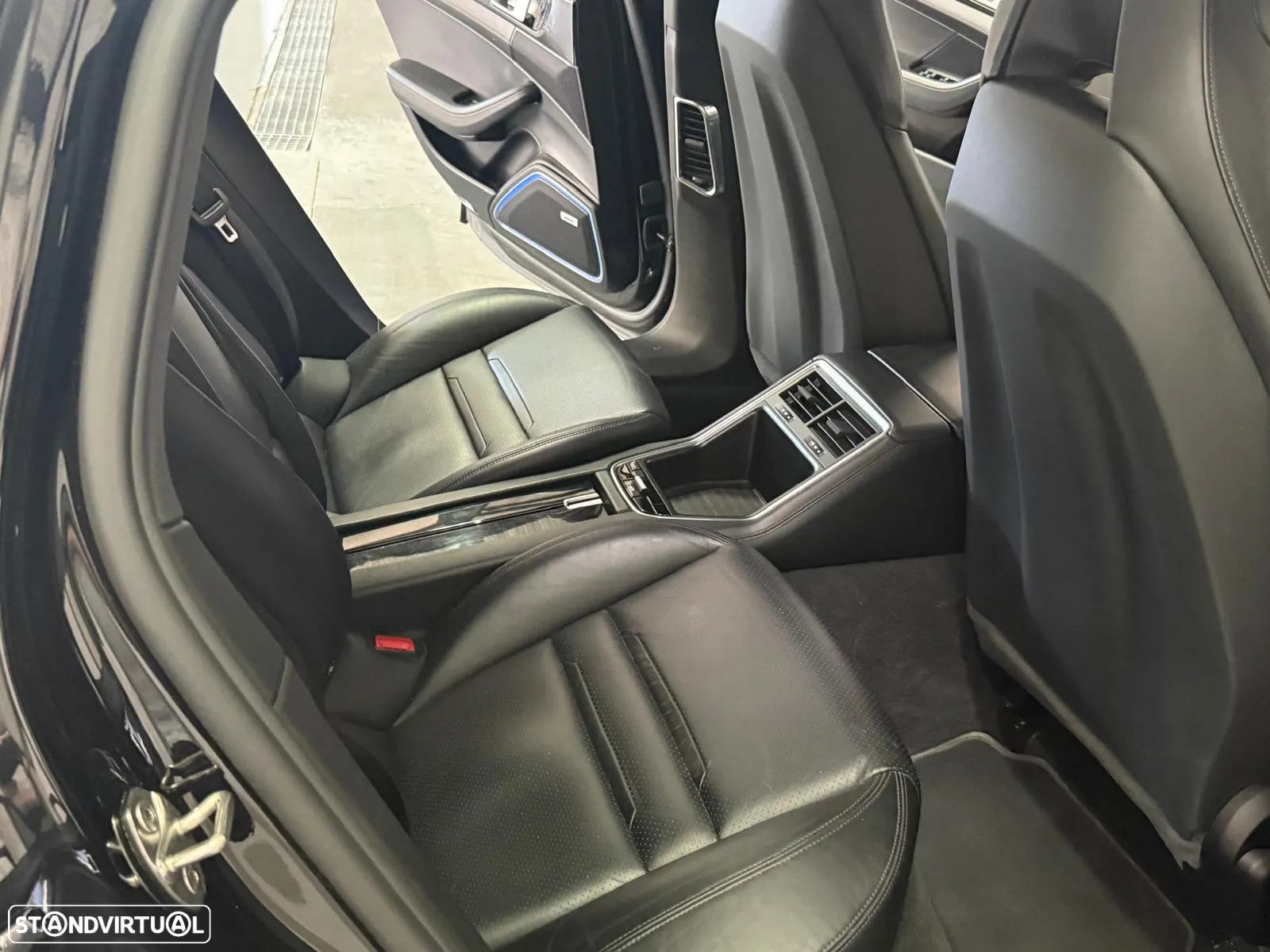 Porsche Panamera 4 E-Hybrid Platinum Edition - 12