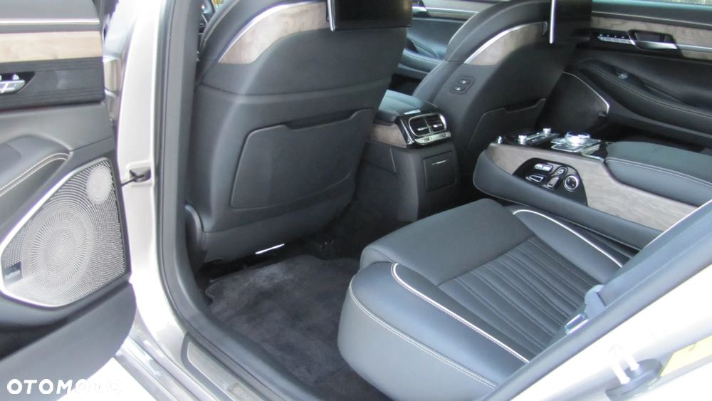 Genesis G90 - 10