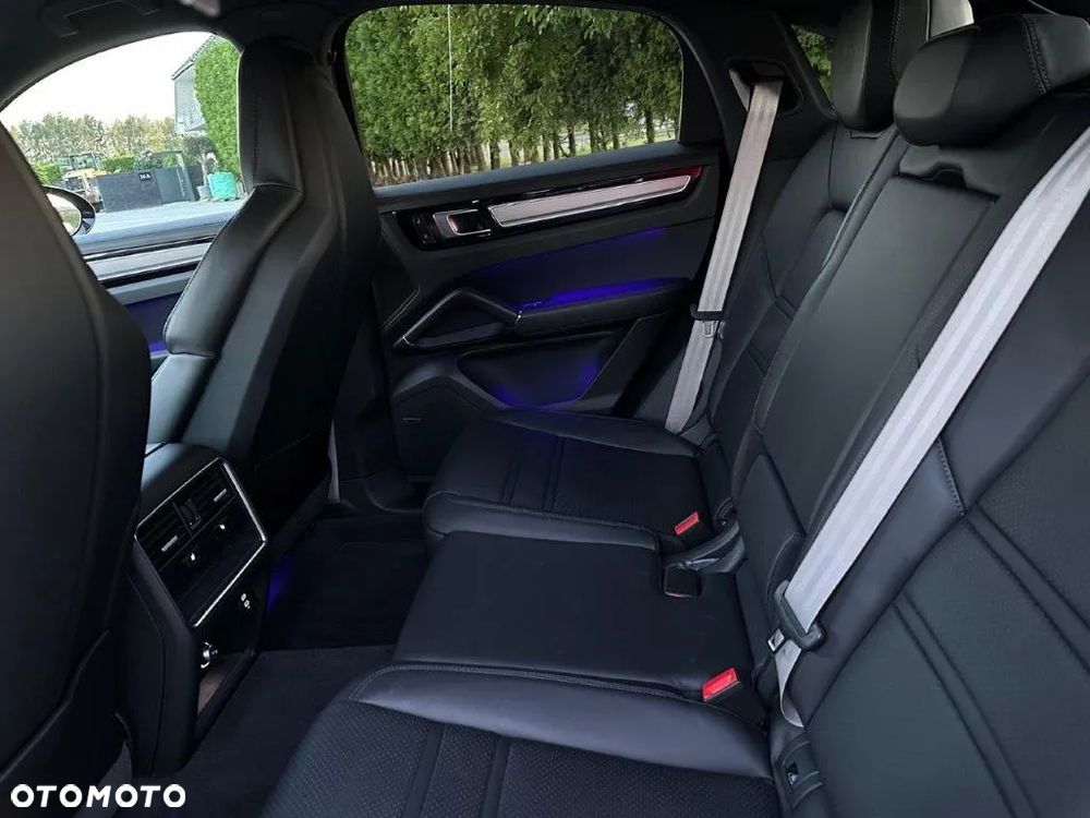 Porsche Cayenne Coupe Platinum Edition - 14