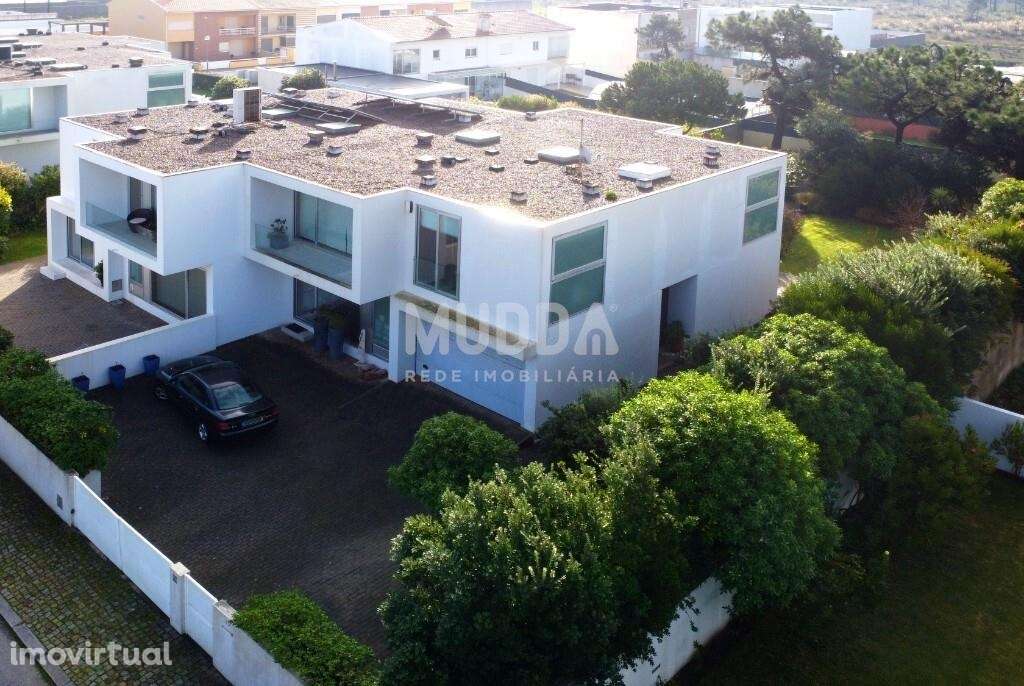 Viver na Torreira: Moradia T4 com Luz Natural e Espaço Exterior Único - Grande imagem: 3/46