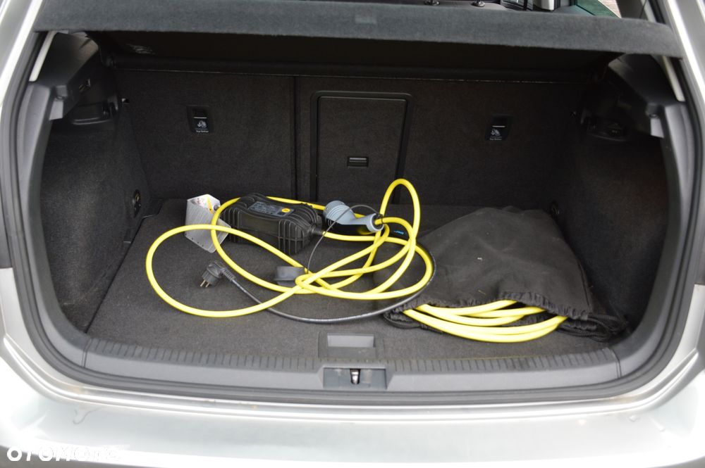 Volkswagen Golf e-Golf - 34