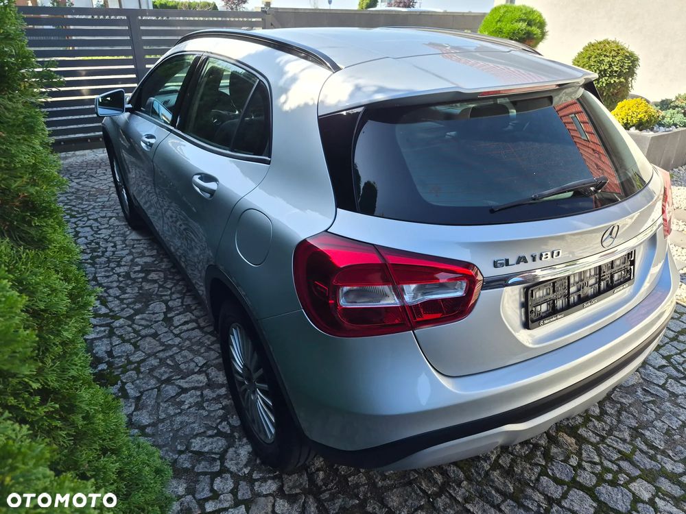 Mercedes-Benz GLA 180 Activity Edition - 21