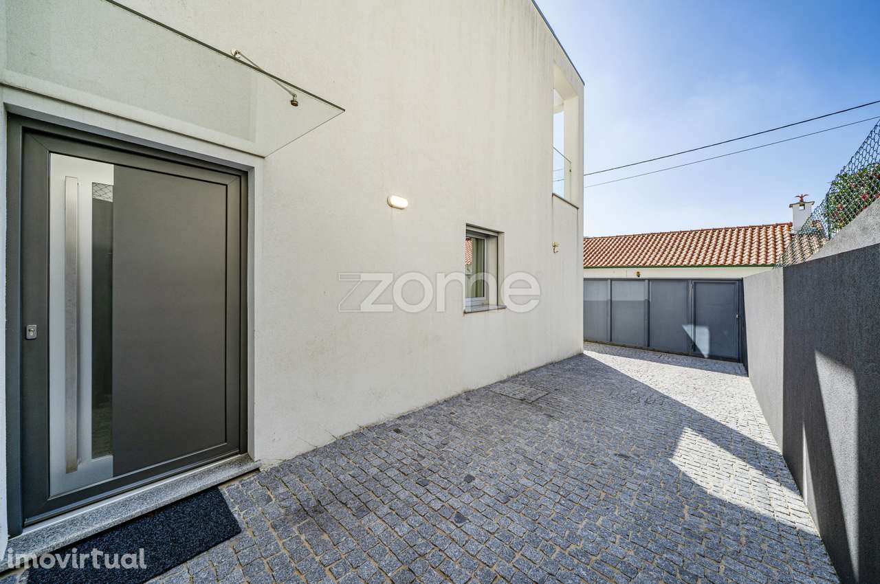 Moradia Individual T3 com Escritório, Semi-Nova, em Nogueira, Braga - Grande imagem: 5/57