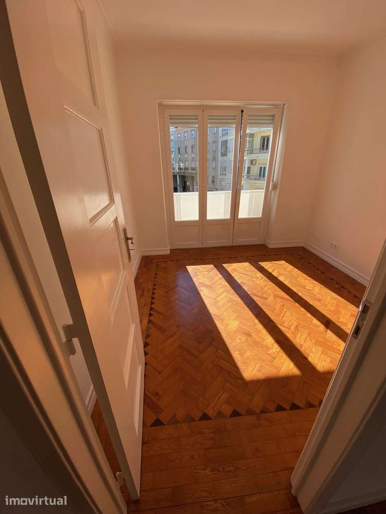 T2 totalmente remodelado na Penha de França - Grande imagem: 4/12