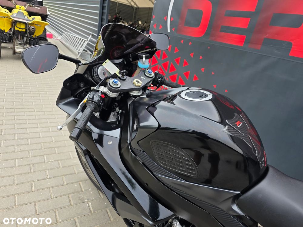 Suzuki GSX-R - 28