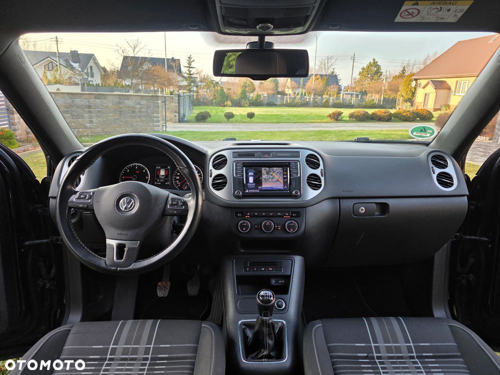 Volkswagen Tiguan 2.0 TDI DPF BlueMotion Technology Lounge Sport & Style - 4