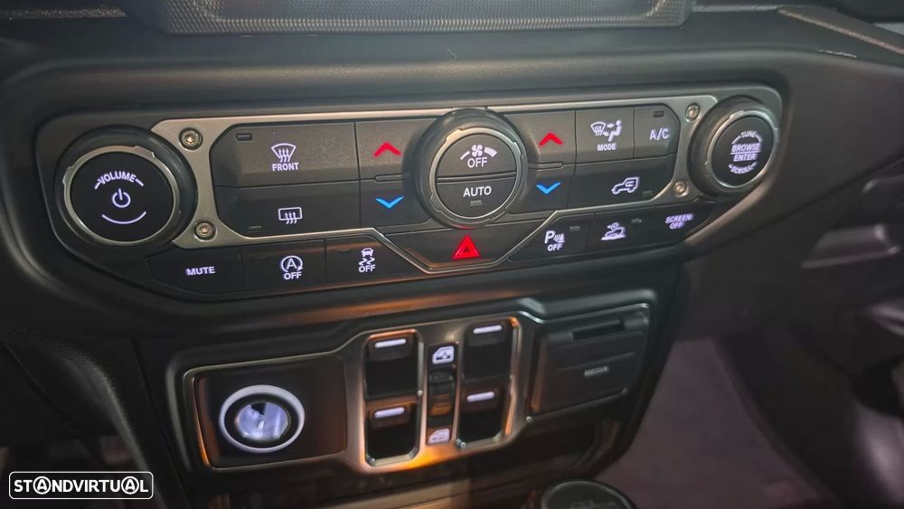 Jeep Gladiator 3.0V6 MultiJet AWD Auto Overland — fotografia 41
