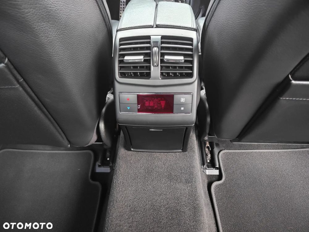 Mercedes-Benz Klasa E 63 AMG - 14