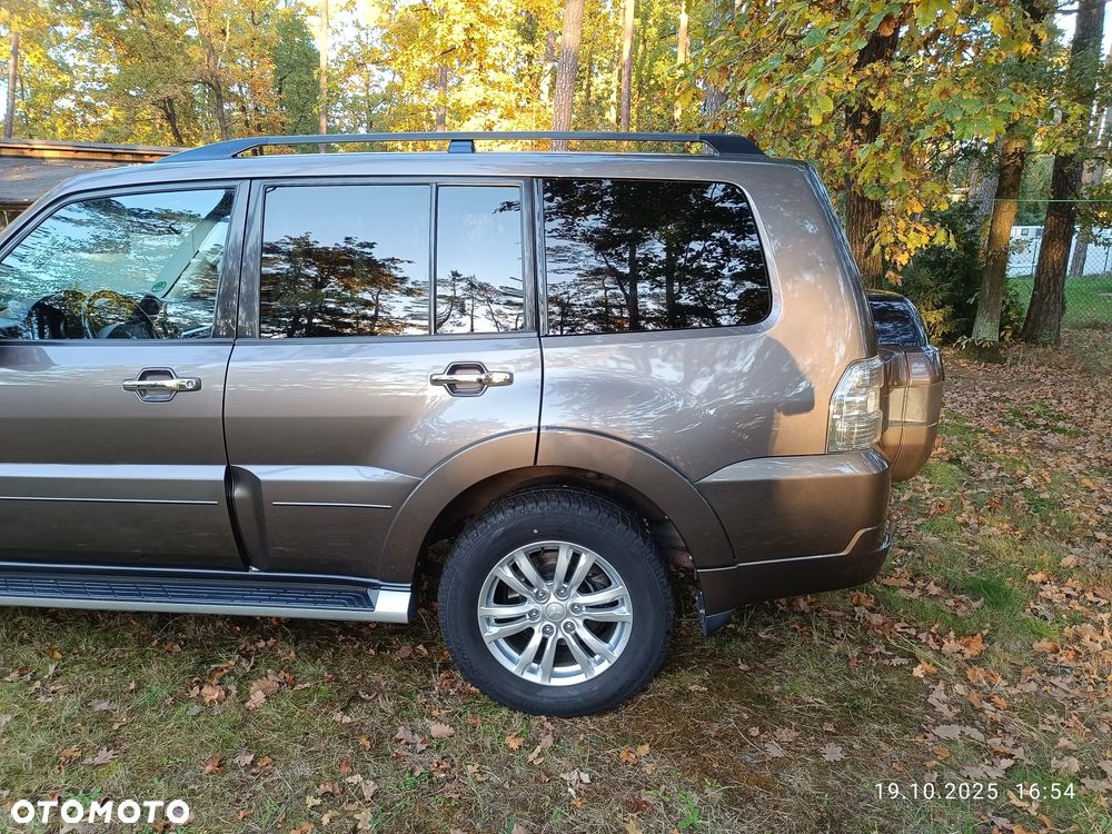 Mitsubishi Pajero - 13