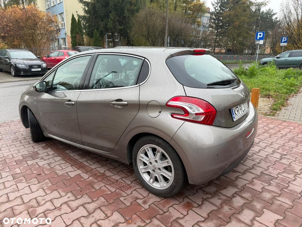Peugeot 208 - 13