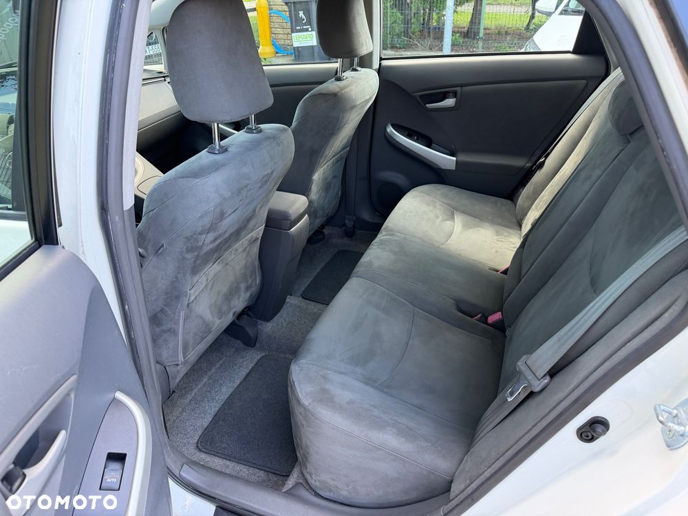Toyota Prius (Hybrid) - 9