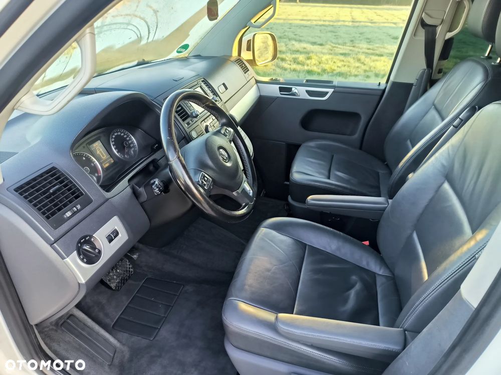 Volkswagen Multivan - 23