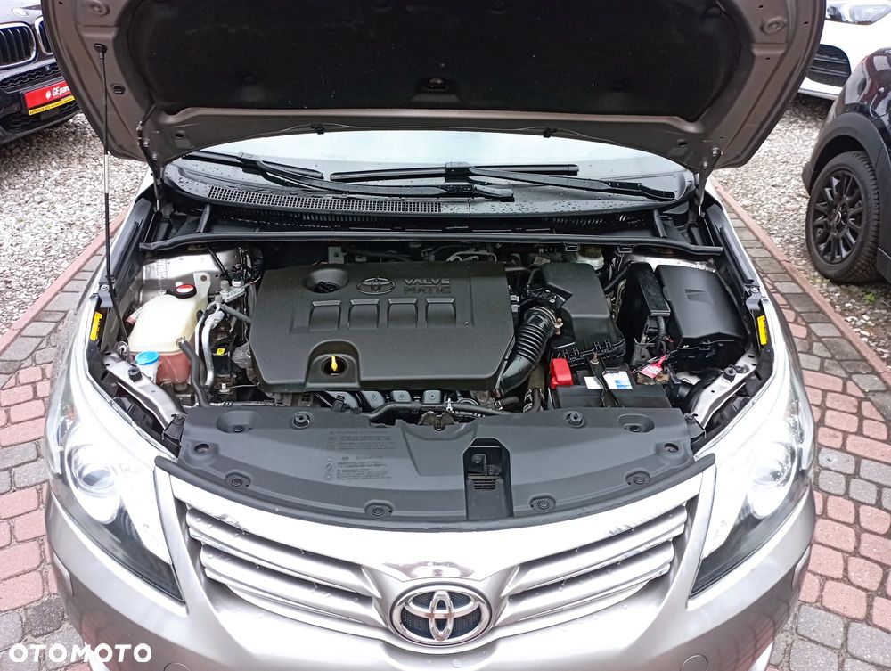 Toyota Avensis 1.8 Premium - 28